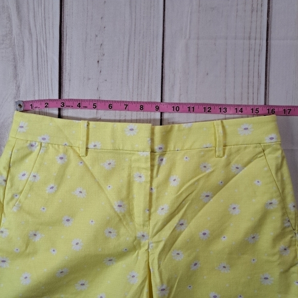 LOFT The Riviera Short Yellow With Flowers Size 8P - Picture 9 of 12